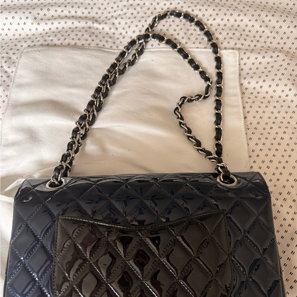 Chanel Classic Flap Bag - Picture 2 of 11